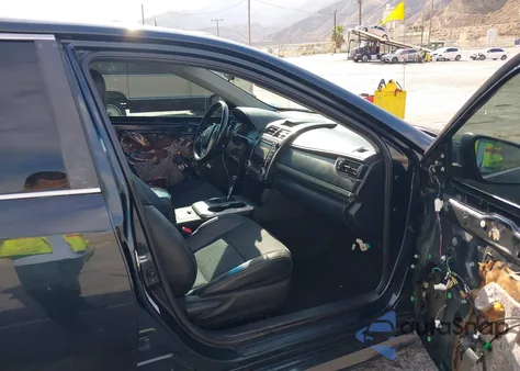 2013 Toyota Camry Se z USA, uszkodzony, nr VIN 4T1BF1FK9DU678665